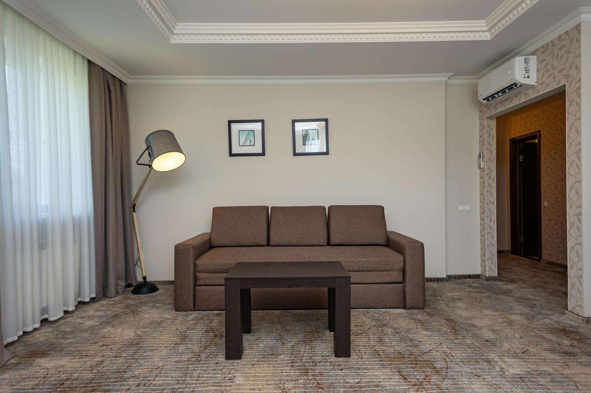 Riverside- Hotel And Mice Chernihiv Exterior photo