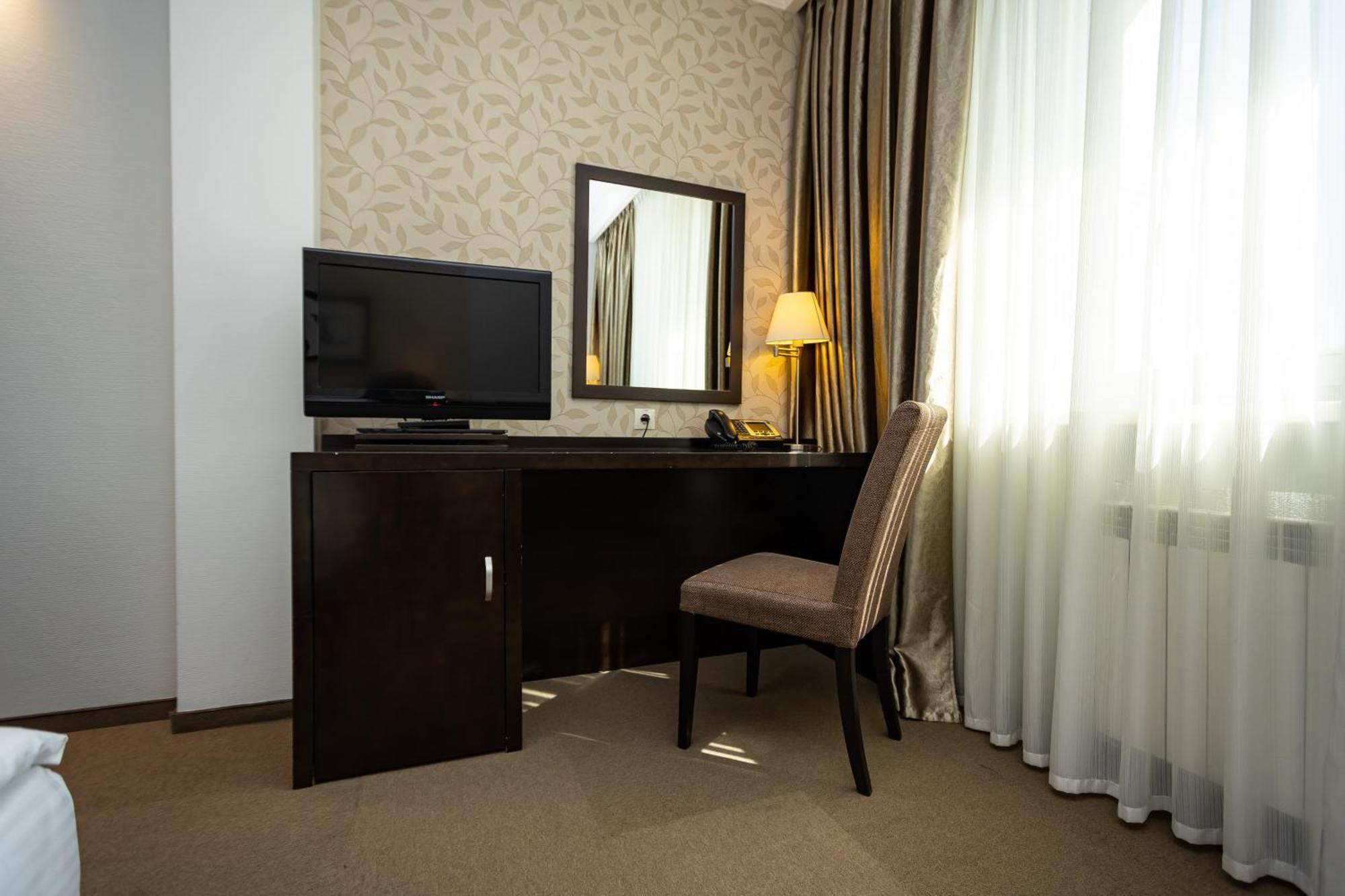 Riverside- Hotel And Mice Chernihiv Exterior photo