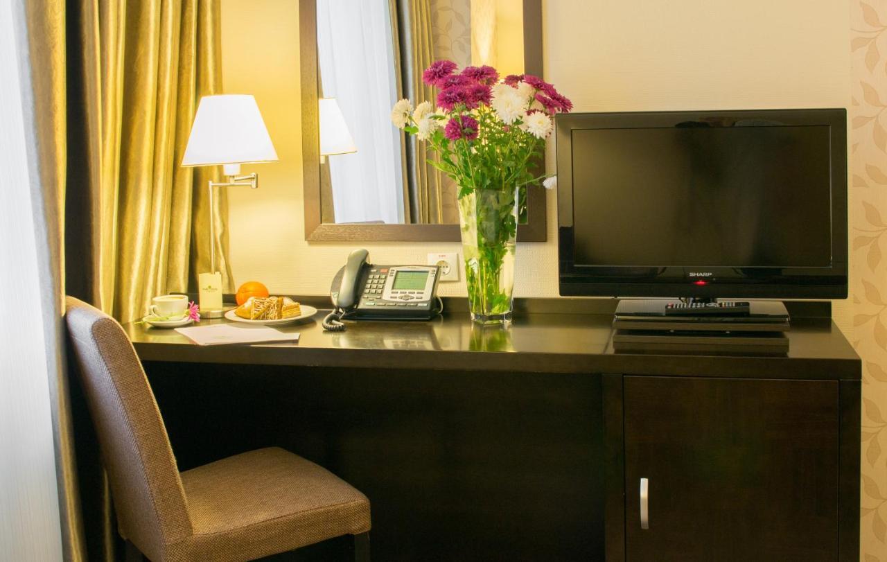 Riverside- Hotel And Mice Chernihiv Room photo