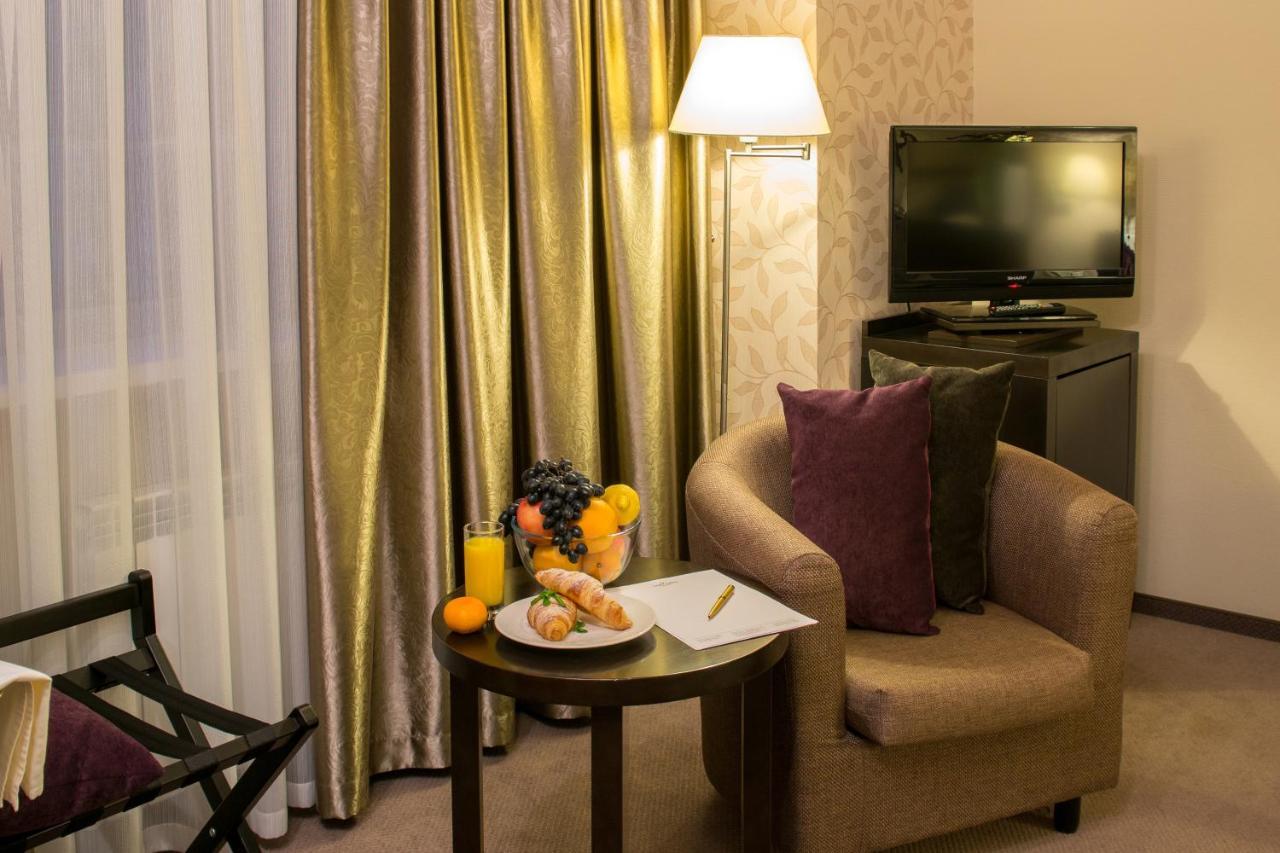 Riverside- Hotel And Mice Chernihiv Room photo
