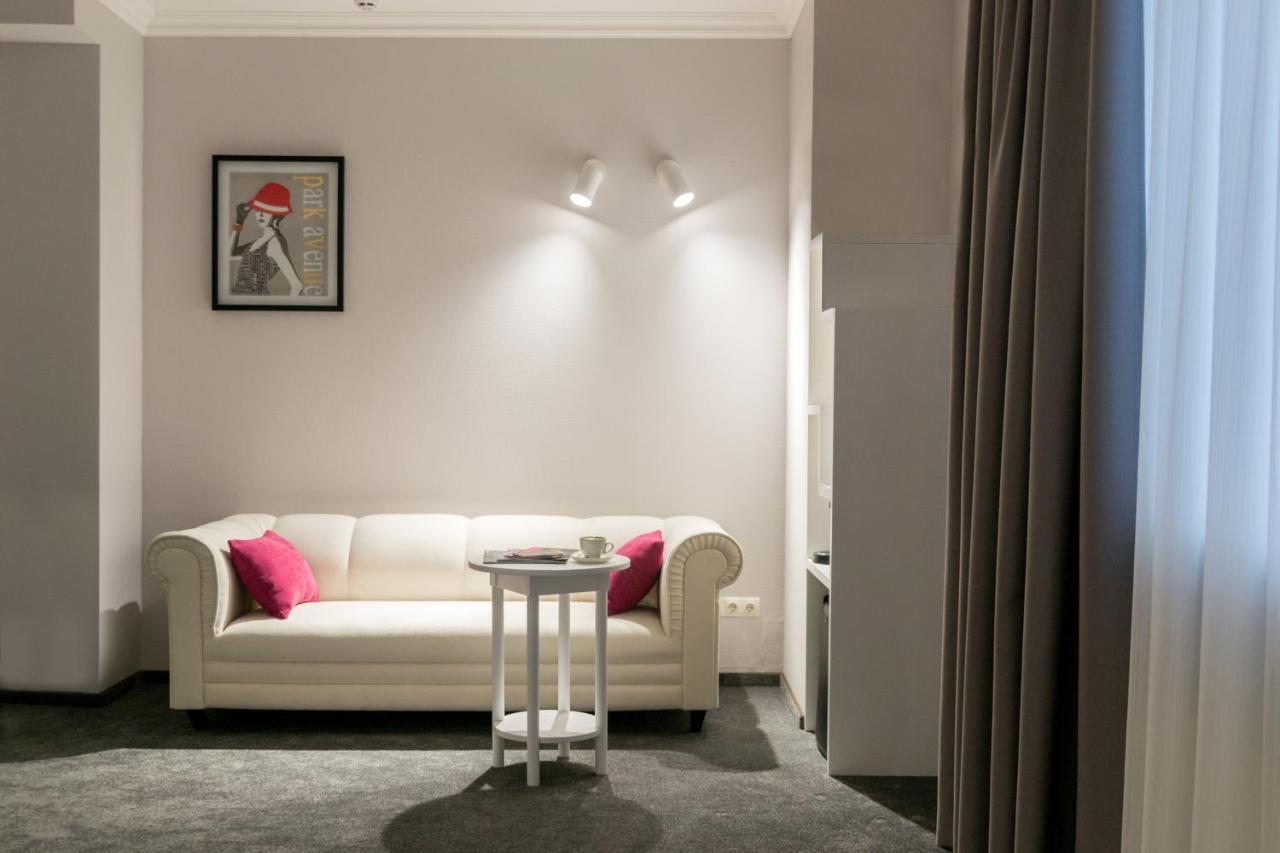 Riverside- Hotel And Mice Chernihiv Room photo